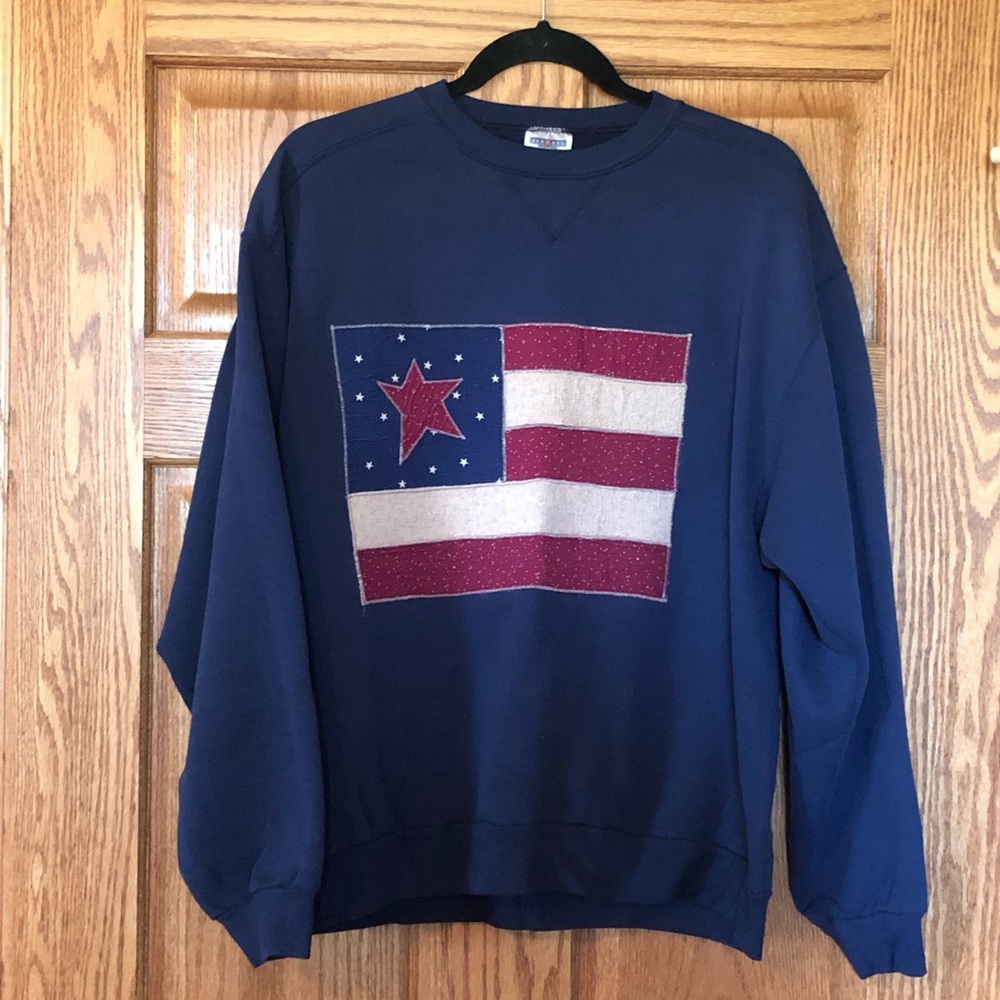 Sweatshirt w/ Flag
